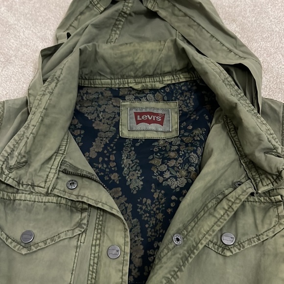Levis army green vest - Picture 2 of 3